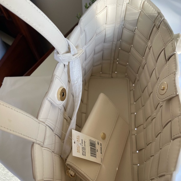 Michael Kors Ivy Medium East West Vegan Leather Tote Bag with wallet - Picture 10 of 12